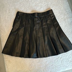 Pleated skirt. Size 4.